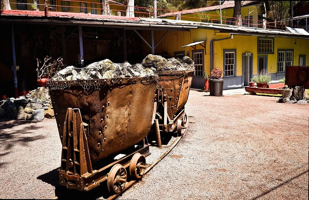 old, rusty, mine, gondola, oxide, metal, mining, steel, iron, zinc, building, ancient, mexico, tlalpujahua, the two star